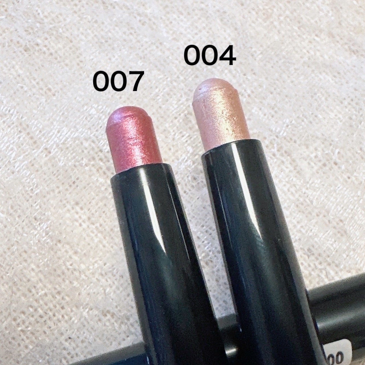 ワンダー ラスト アイシャドウ スティック/リンメル ロンドン/スティックアイシャドウを使ったクチコミ(2枚目)