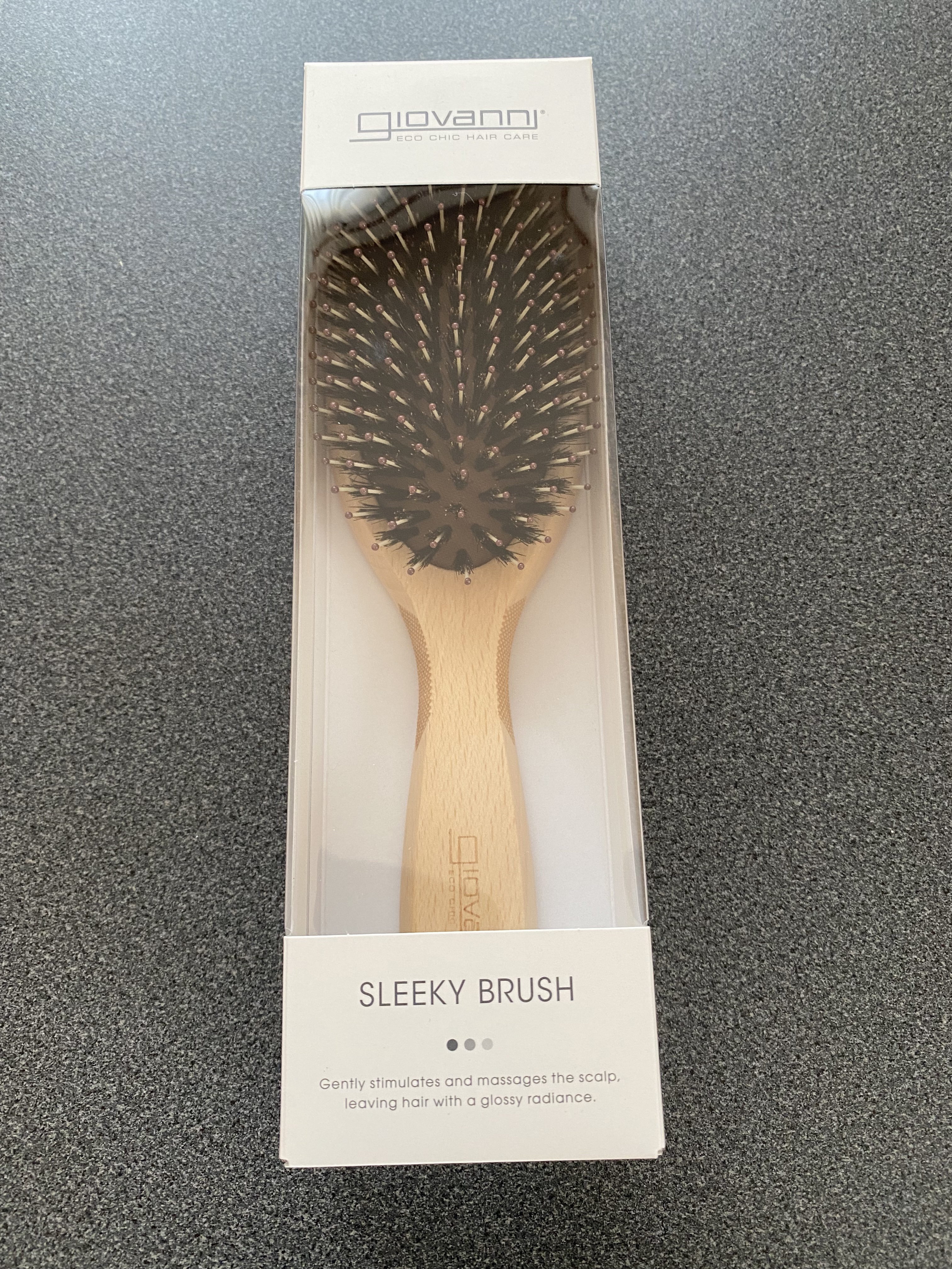 giovanni スリーキーブラシ 2020のクチコミ「giovanni
スリーキーブラシ2020

天然猪毛を使っていて強度もあって使いやすいブラシ.....」（1枚目）