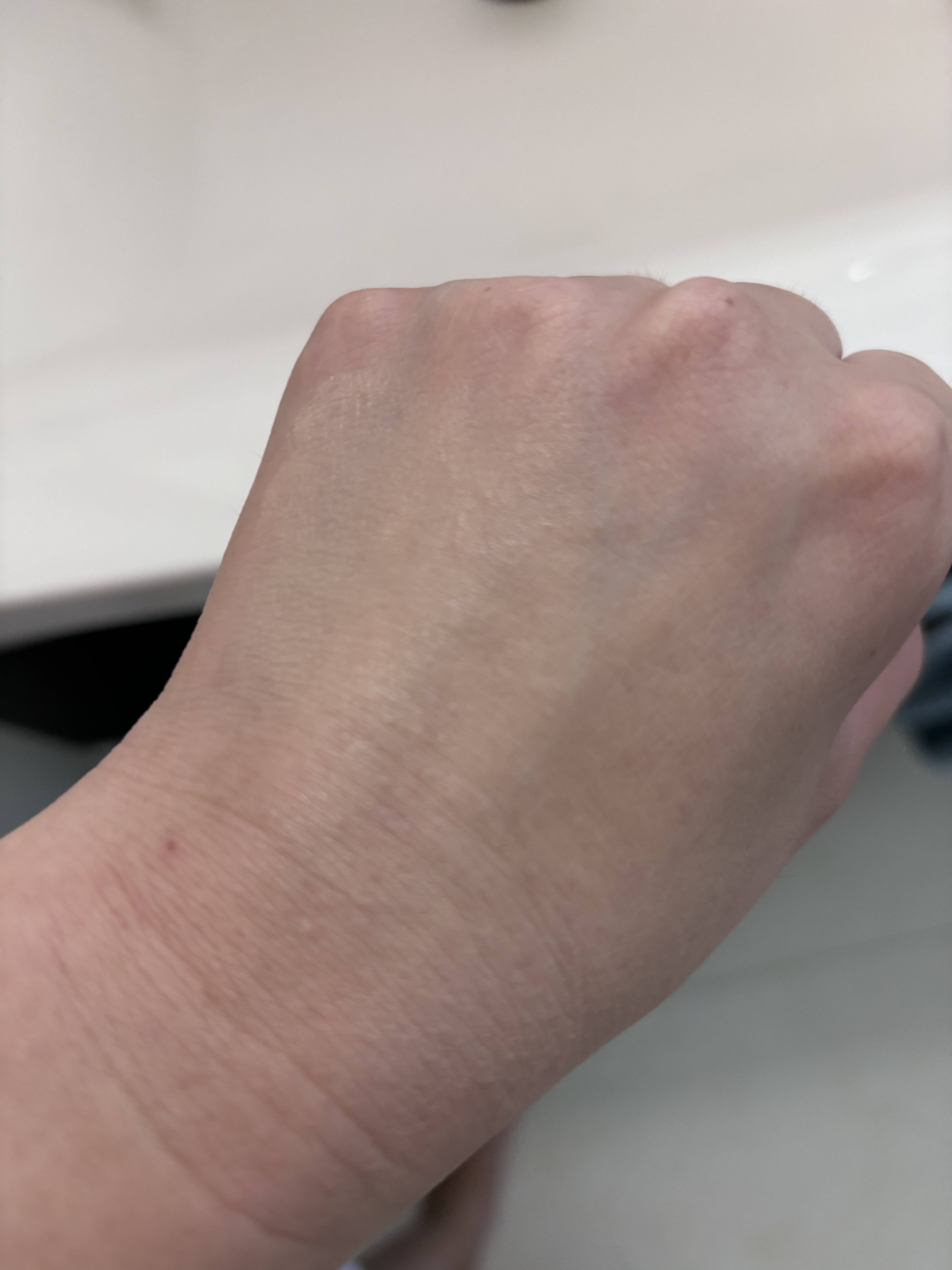 エッセンス スキングロウ ファンデーション 130 Opal/SHISEIDO/リキッドファンデーションを使ったクチコミ（2枚目）