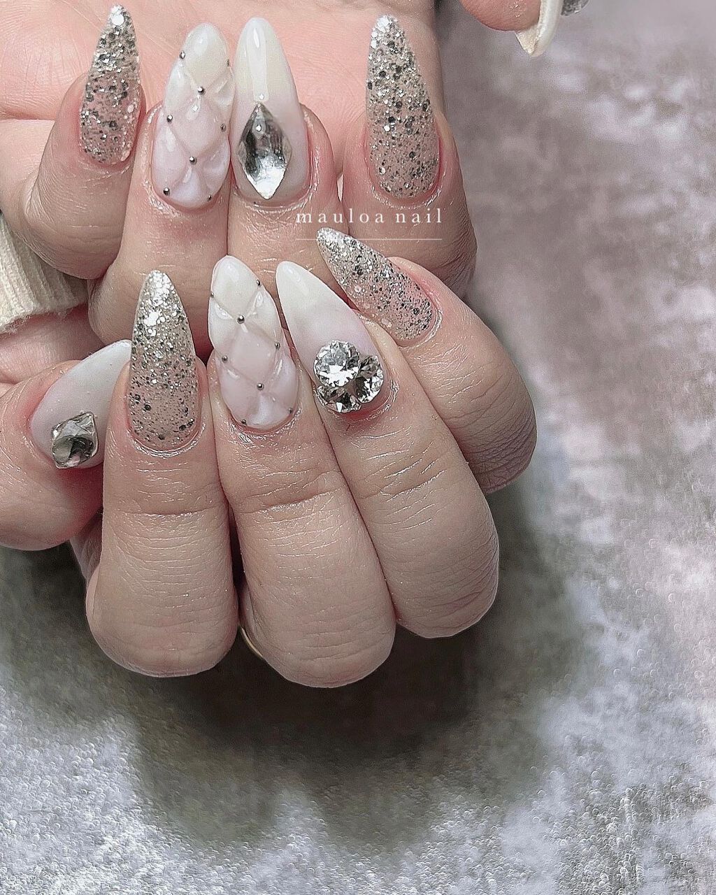 #ネイル,#雪の結晶ネイル,#キルティングネイル,#アートネイル,#冬ネイル,#スワロネイル,#ニュアンスネイル,#くすみカラーネイル,#スワロネイル,#ミラーネイル,#綺麗めネイル,#セルフネイル,#パールネイル,#ガラスフレンチネイル,#ホワイトネイル,#シンプルネイル,#シルバーネイル,#スノーネイルのネイルデザイン