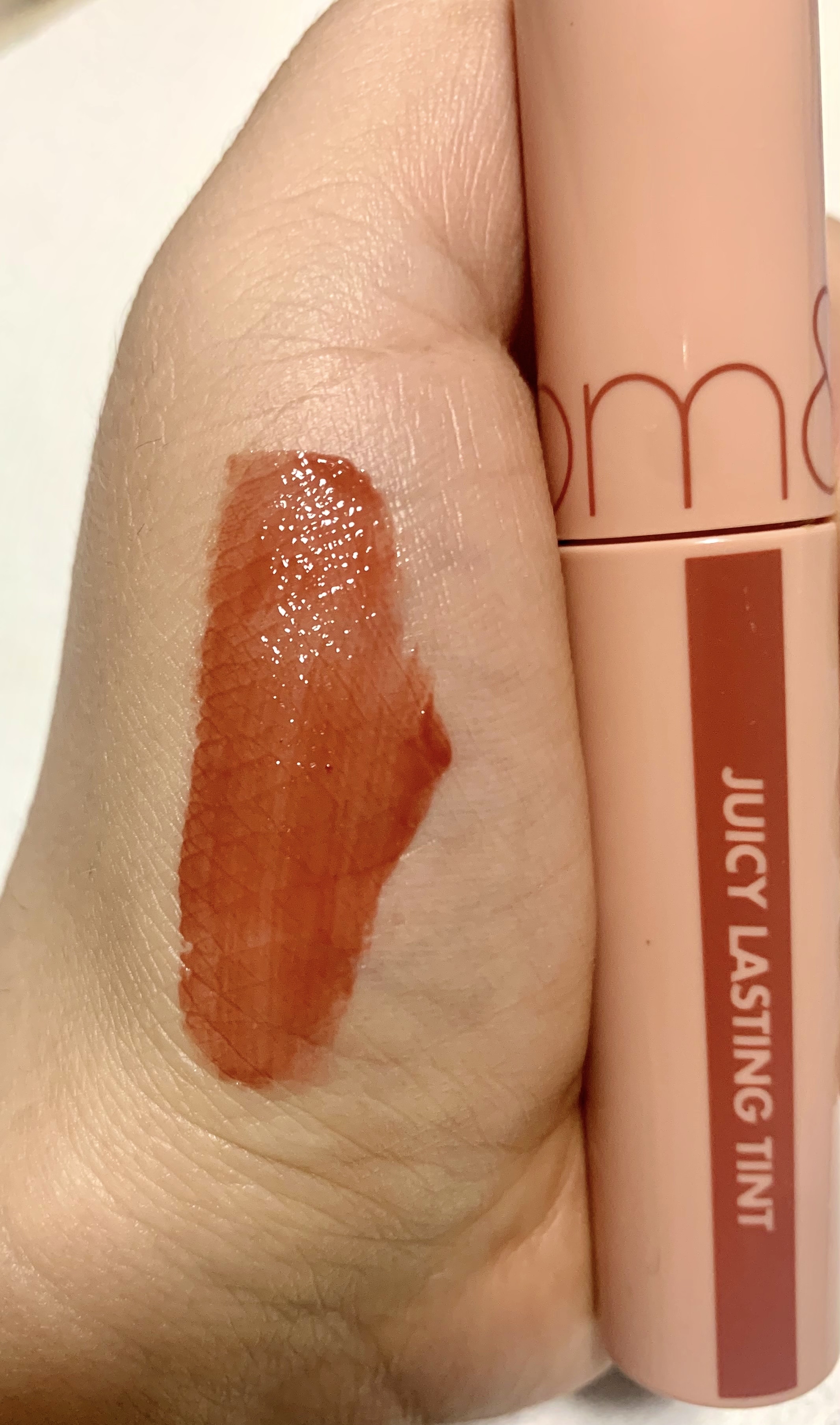 ジューシーラスティングティント/rom&nd/リップティントを使ったクチコミ（2枚目）