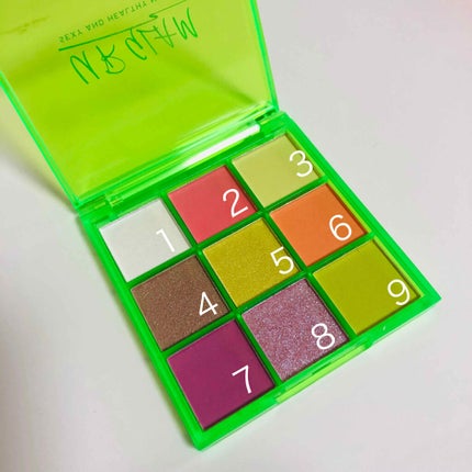 17rxin on LIPS 「今回はURGLUMのSEXY&HEALTHYMAKEUPについ..」(2枚目)