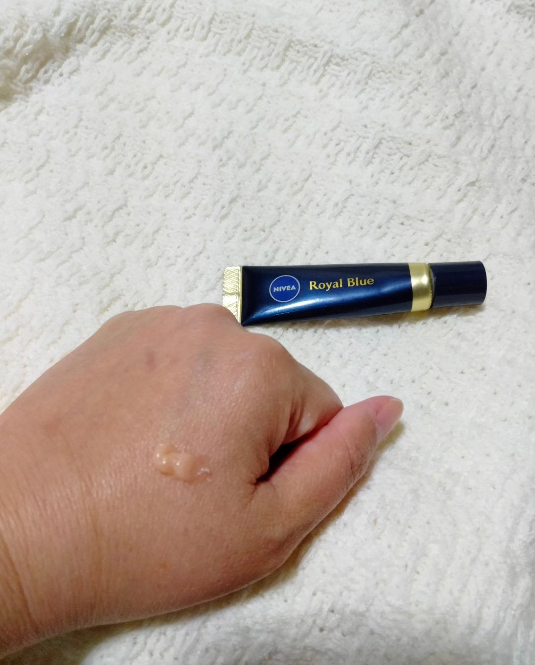 ニベア ロイヤルブルーリップ 濃密美容ケア/ニベア/リップ美容液を使ったクチコミ(3枚目)