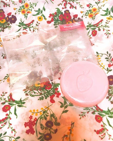 Daily Skin strawberry milk soapのクチコミ「☺︎デイリースキン･ストロベリーミルクソープ☺︎

Qoo10で購入しました！

2週間くらい.....」（2枚目）