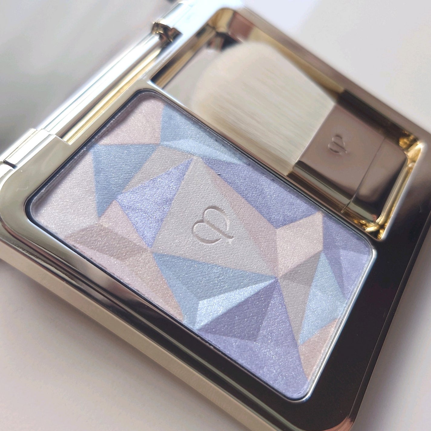 ル・レオスールデクラ /クレ・ド・ポー ボーテ/パウダーハイライトを使ったクチコミ(4枚目)