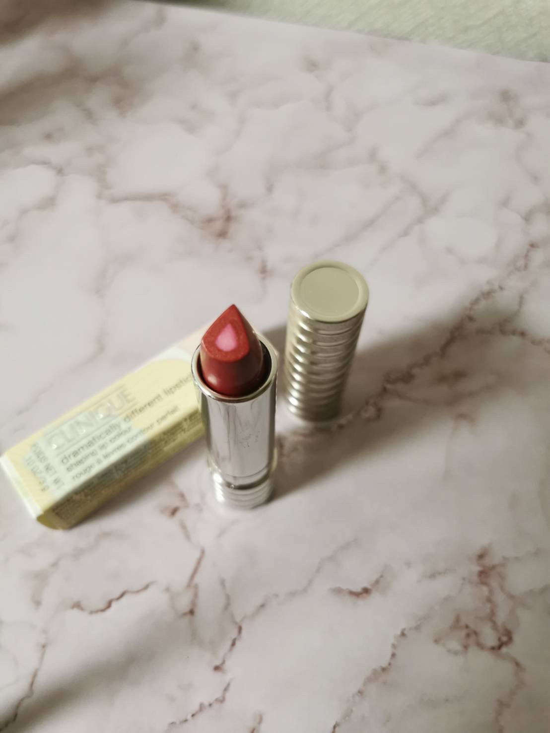 ドラマティカリー ディファレント リップスティック 23 オール ハート/CLINIQUE/口紅を使ったクチコミ（2枚目）