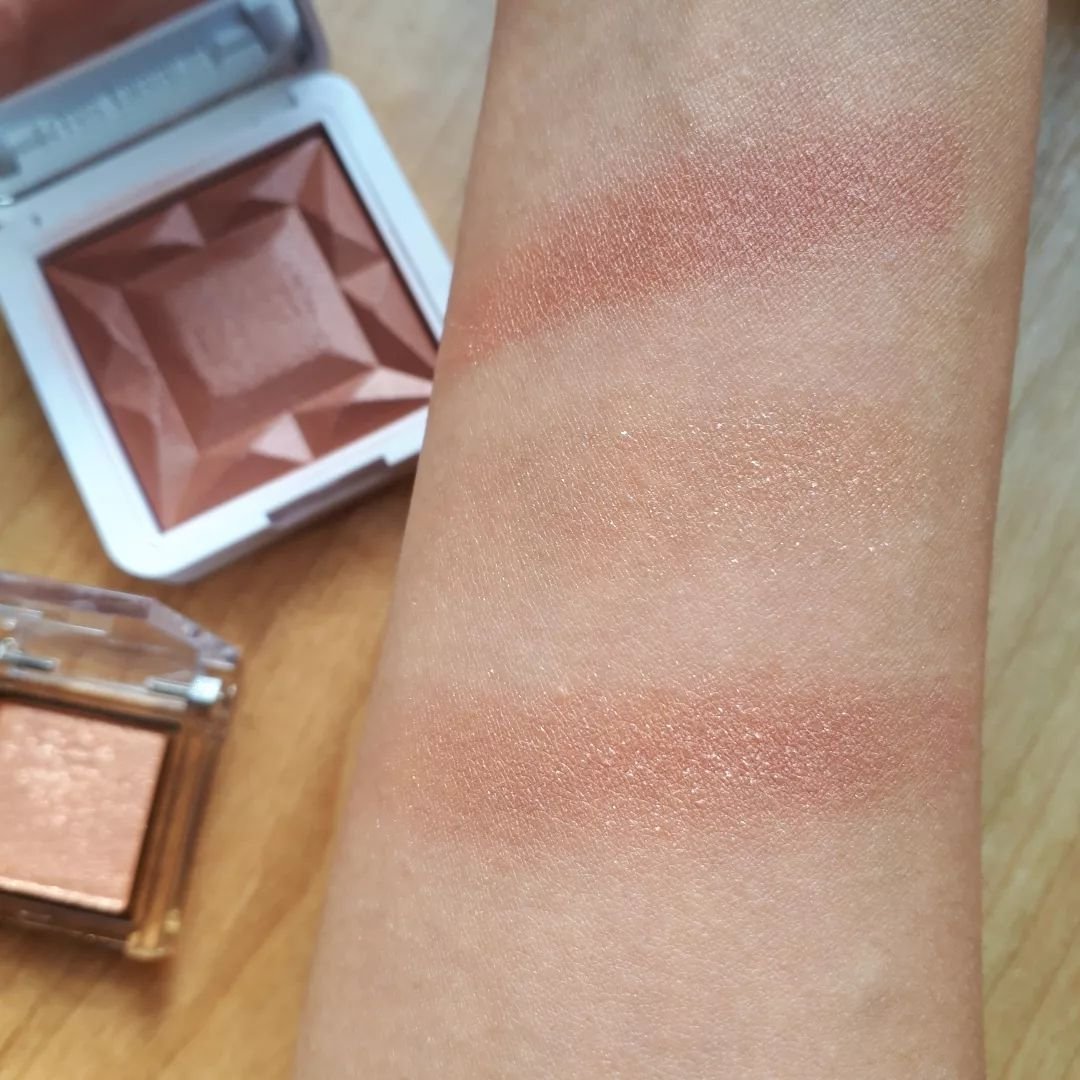 ハイドラパウダーブラッシュ メイデンズブラッシュ/rms beauty/パウダーチークを使ったクチコミ（2枚目）