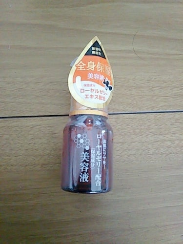 DAISOのRJローションです。

これは以前私が友達の家に泊まった時に1度使わせてもらったのですがビックリしました。
クリアマスカラのコーム（？）で塗ったのですがまつ毛がめっちゃ伸びます！
100均で