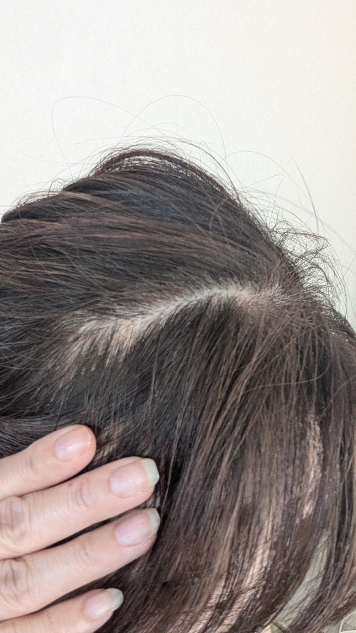 shiny_gloss_t73e on LIPS 「初めて当選しました、嬉しくて早速使ってみました🤭白髪の部分に添..」(2枚目)