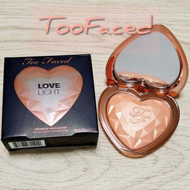 ボーン ディス ウェイ ターン アップ ザ ライト ハイライティング パレット ライト/Too Faced/プレストパウダーを使ったクチコミ（1枚目）