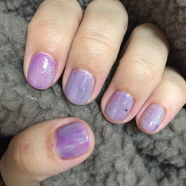 めちゃくちゃ久しぶりにネイルしました💅
ベースからトップまで全て
セリアジェルです💅
500円で出来る上に超時短！
セルフで片手10分かかりません！👏😂🎉


ニュアンスネイル💅

ベースコートを塗って