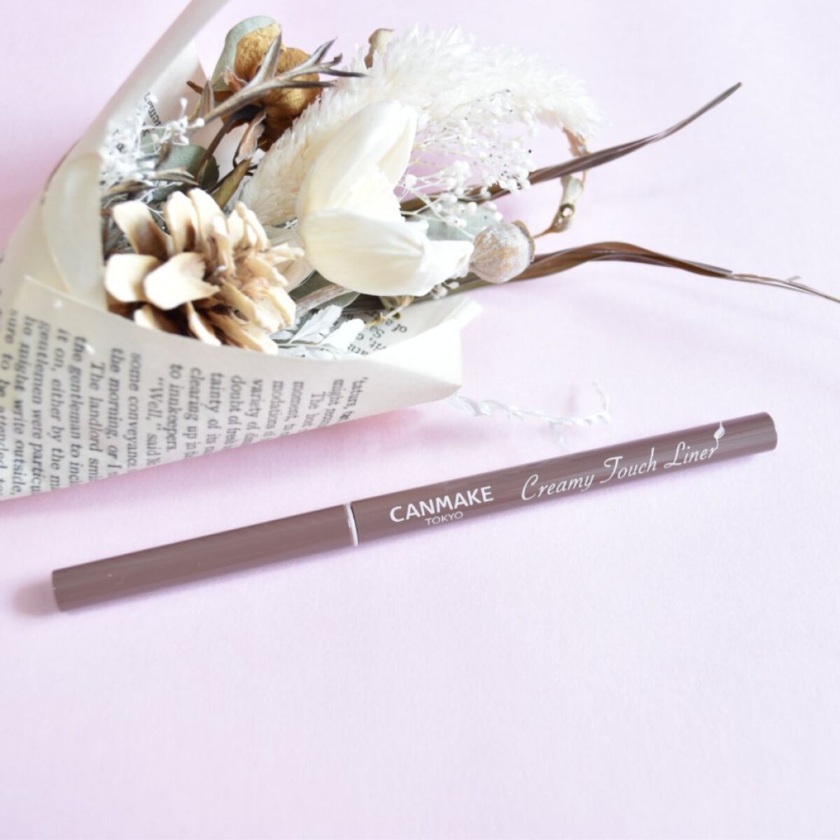 ミルクココアのような甘いグレイッシュピンクのジェルライナー。

4色目の購入となったCANMAKEのクリーミータッチライナーです。

今回購入したのは、10 ココアグレージュです。

この10 ココアグレージュは名前のとおりミルクココアのよ