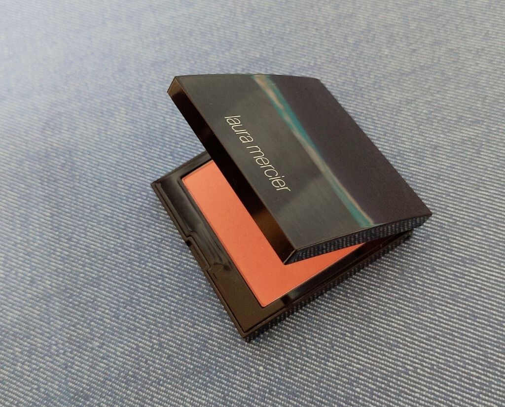 チークで、出会えて良かった！と初めて思ったのが、ローラメルシエのチーク！！

チークってプチプラで色んな色あるし、
わざわざデパコスじゃなくても…と長く思っていました。

そんなときローラメルシエのブラッシュカラーインフュージョン09の
ピ