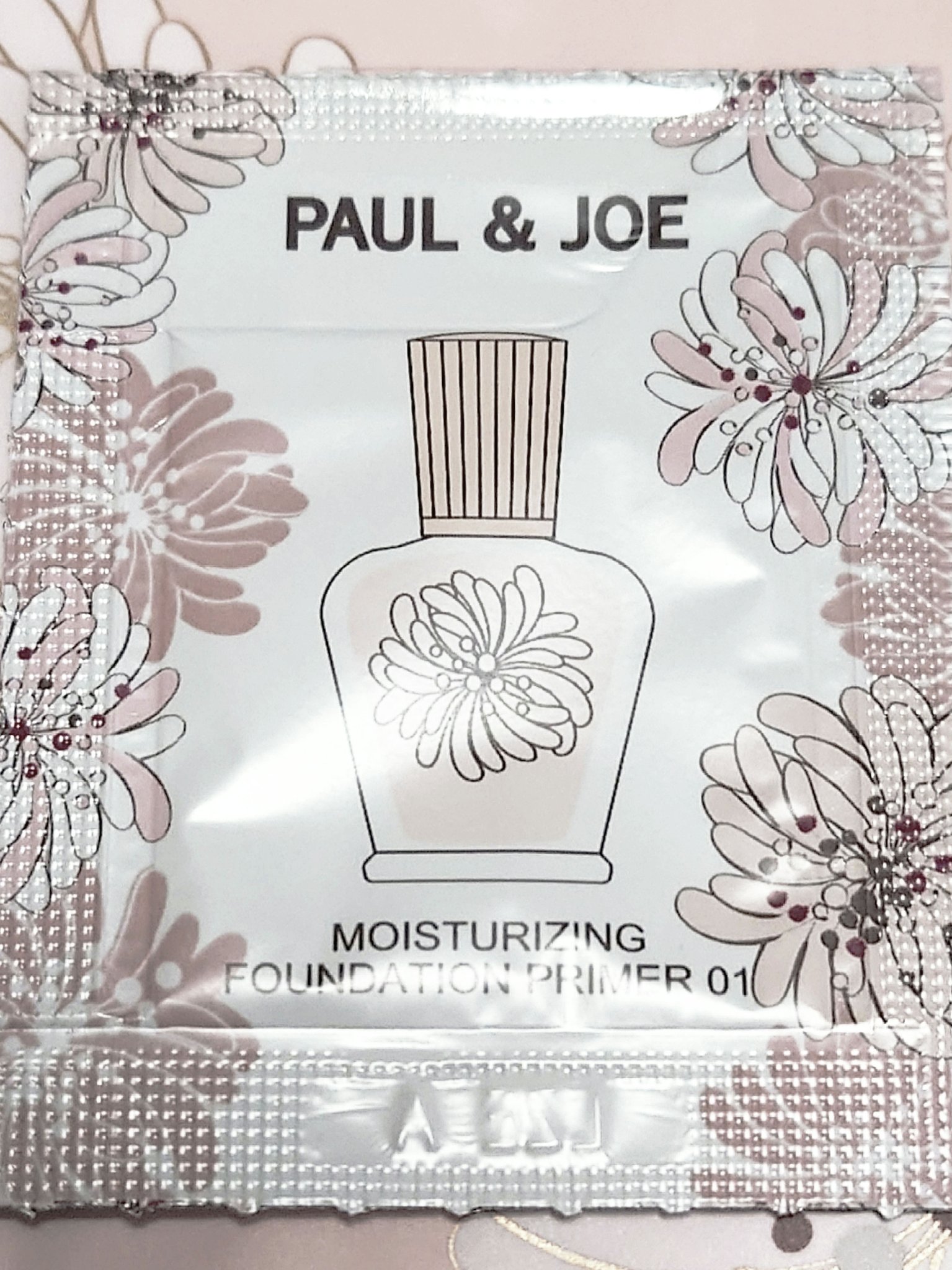 モイスチュアライジング ファンデーション プライマー/PAUL & JOE BEAUTE/化粧下地を使ったクチコミ（2枚目）