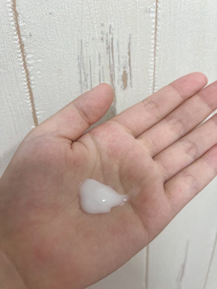 オルビス エッセンスインヘアミルクのクチコミ「【3本目の安心感半端ないヘアミルク🍼】
去年に出会ってお風呂上がりは必ず付けるヘアミルク
髪.....」(2枚目)