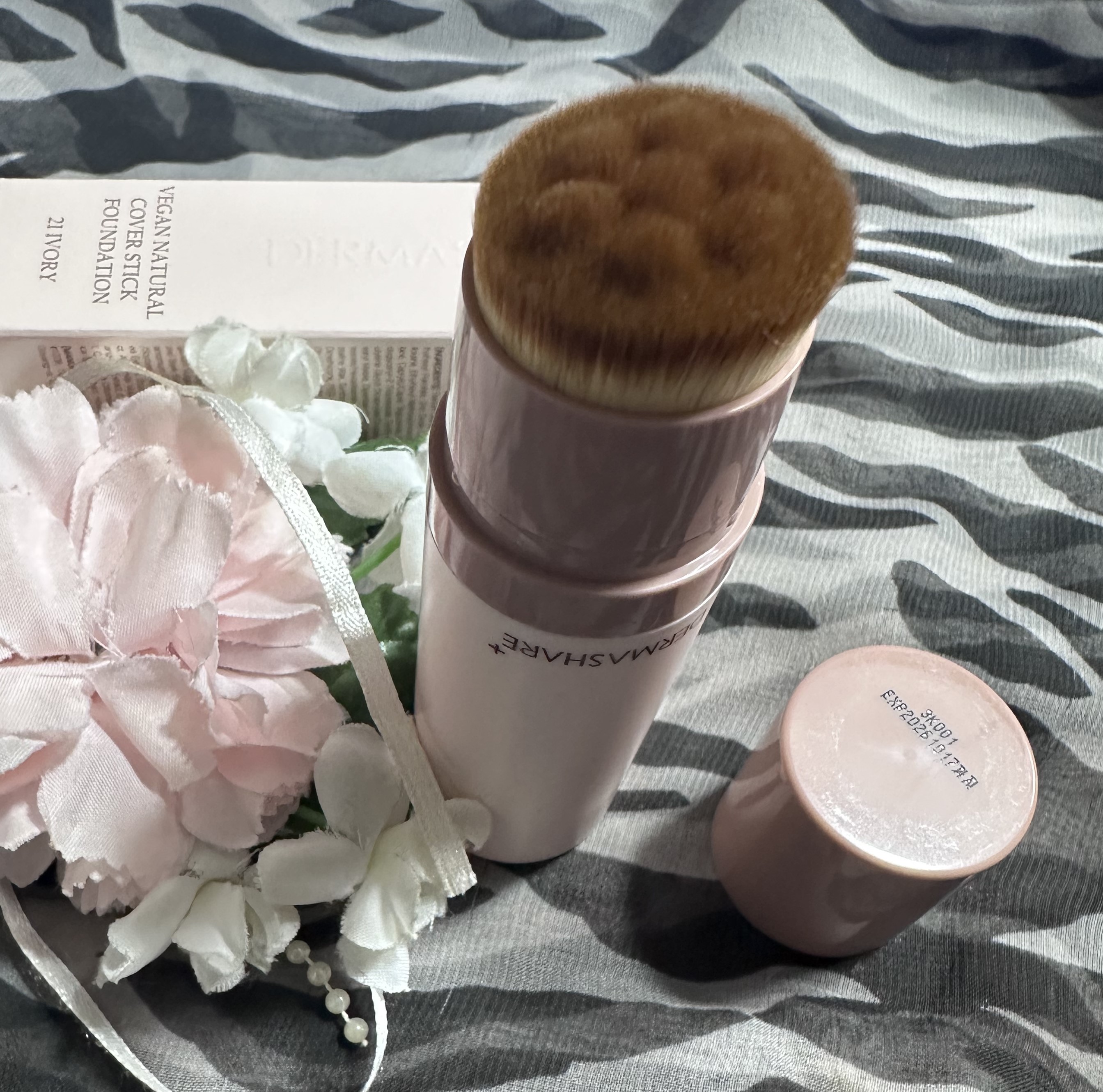 ヴィーガンナチュラルカバースティックファンデーション/DERMASHARE/その他ファンデーションを使ったクチコミ（3枚目）