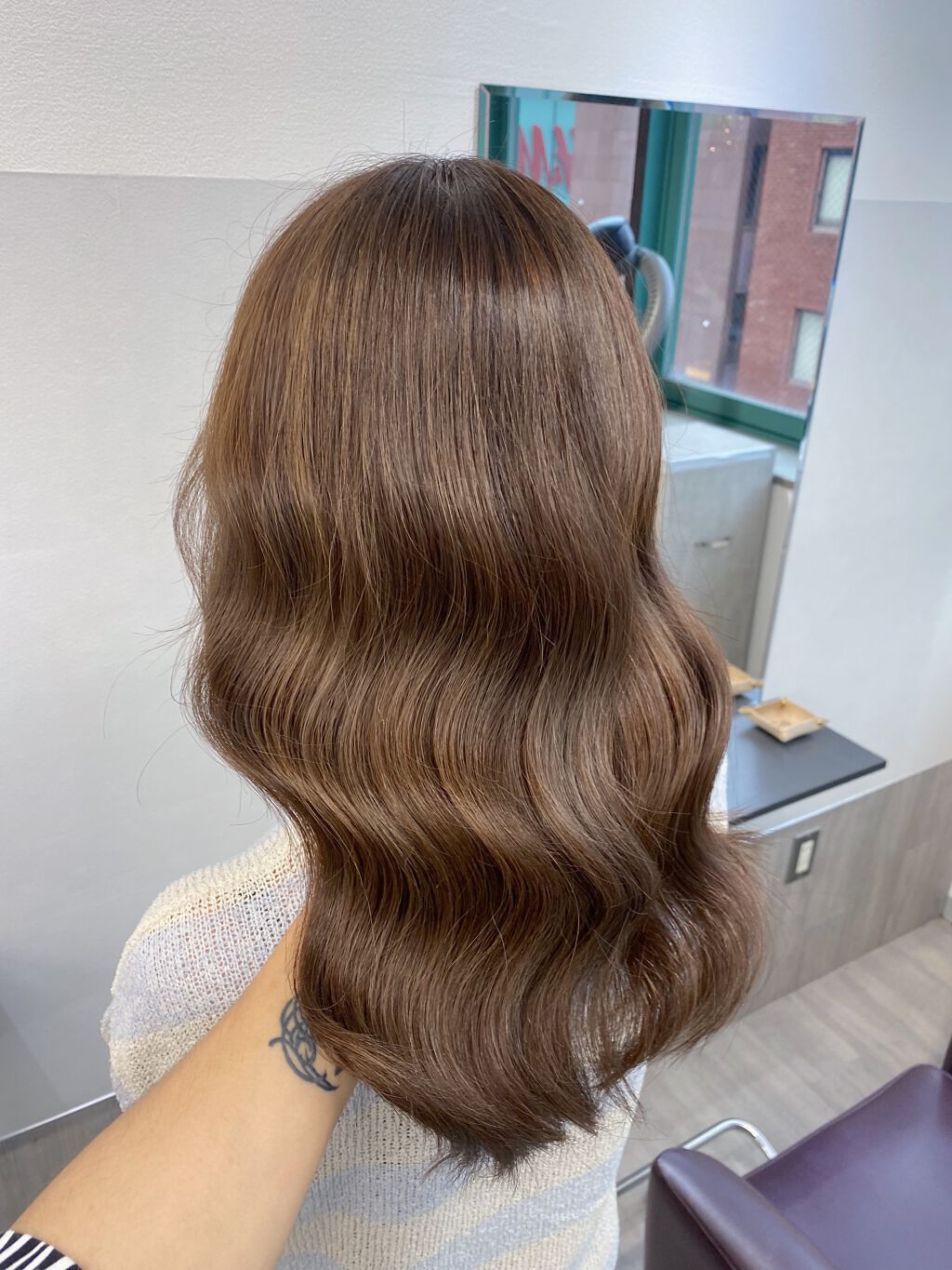 奥家 健太/美容師/ヘアケア/ブリーチ/カラー/フォロバ on LIPS 「ミルクティー系四選仕上げは基本nドットのシアオイルかポリッシュ..」(3枚目)