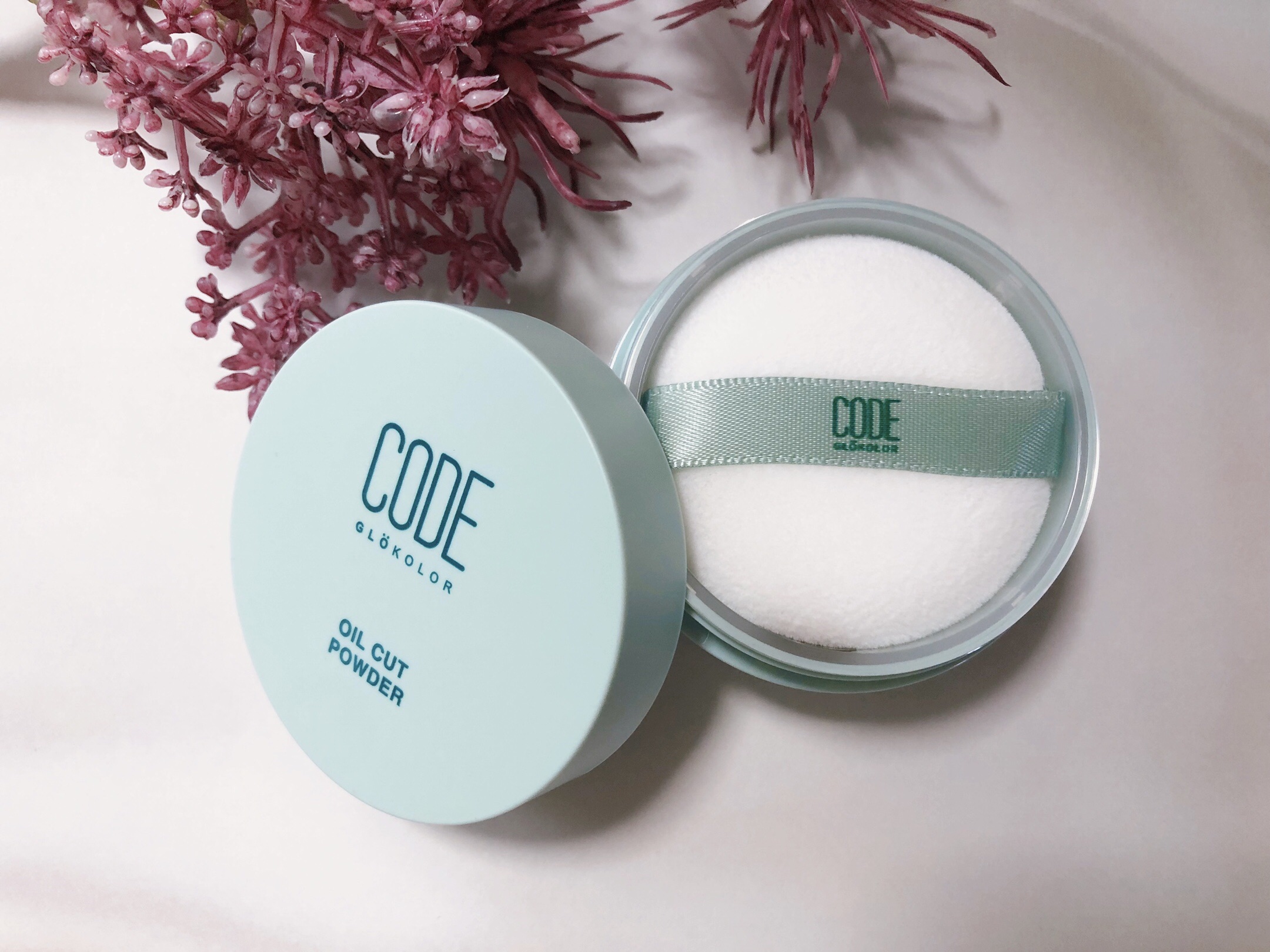 CODE GLO KOLOR オイルカットパウダーのクチコミ「触りたくなる✨すべすべ赤ちゃん肌👼
ℂ𝕆𝔻𝔼 𝔾𝕃𝕆𝕂𝕆𝕃𝕆ℝ 〝オイルカットパウダー〟🌱

.....」（2枚目）