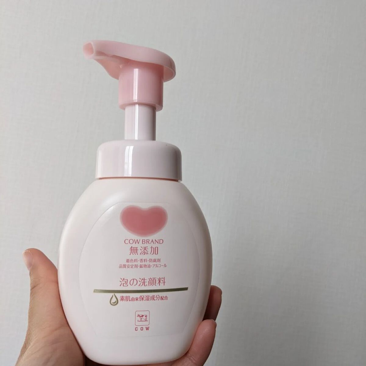 カウブランド無添加 泡の洗顔料をお試し！




リニューアル発売
お肌への刺激の少ない植物性アミノ酸系洗浄成分配合の洗顔フォーム。泡でお肌に負担をかけずに皮脂や汚れをやさしく落とします。デリケート肌を考えた無添加・低刺激フェイスケア(着色