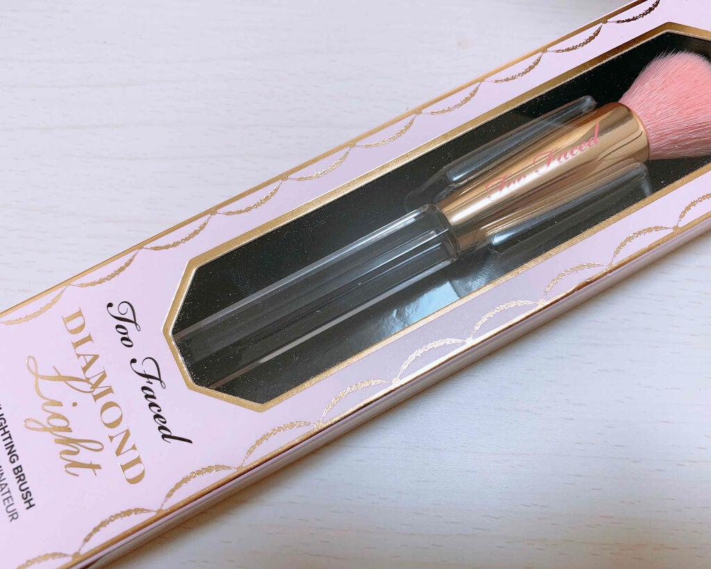 ダイヤモンドライト ハイライター ブラシ/Too Faced/メイクブラシを使ったクチコミ(4枚目)