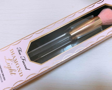 ダイヤモンドライト ハイライター ブラシ/Too Faced/メイクブラシを使ったクチコミ(4枚目)