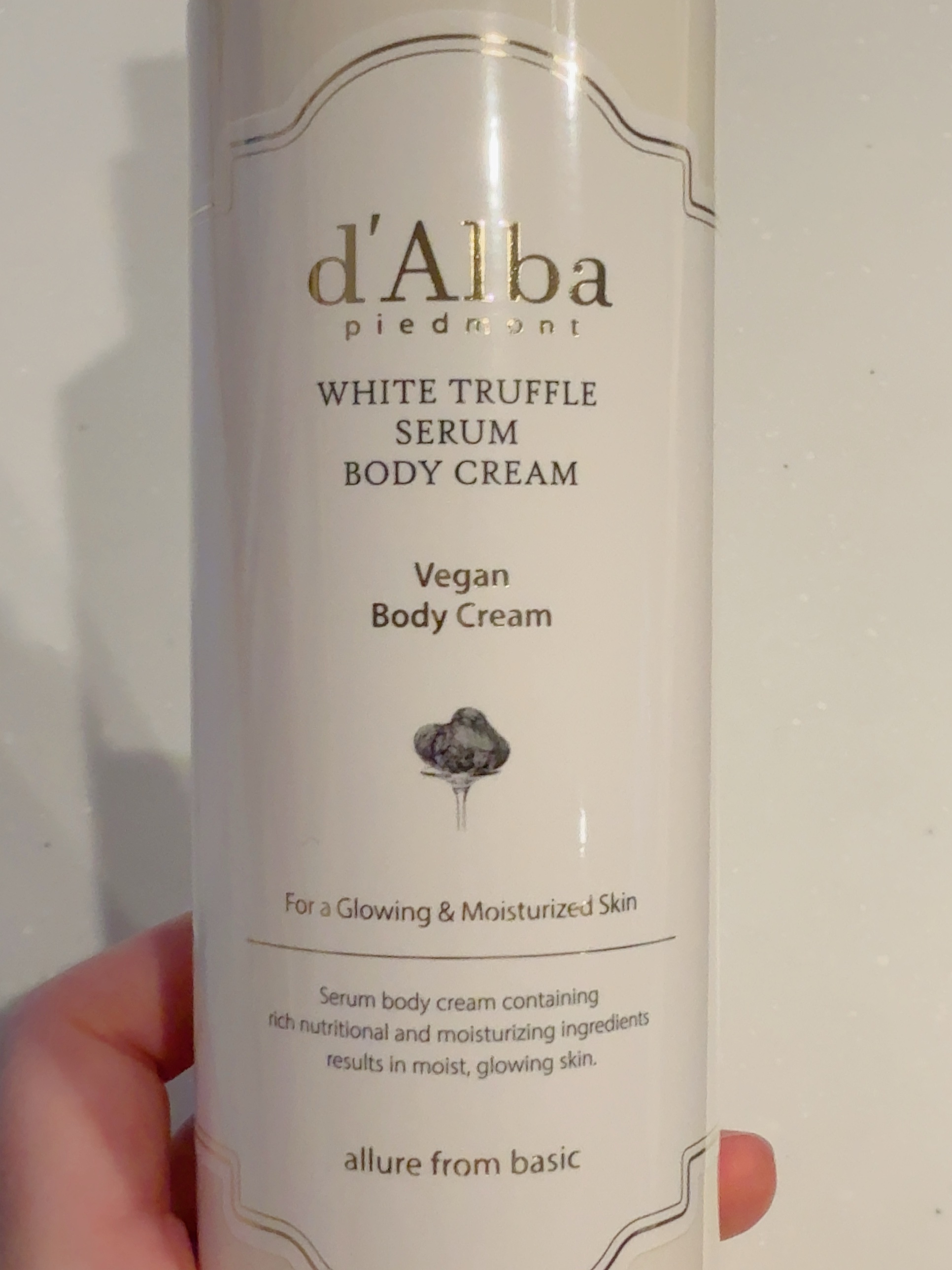 ダルバ ホワイトトリュフセラムボディクリームのクチコミ「⚫︎ダルバ  ホワイトトリュフセラムボディクリーム

もうすぐ手足（特にスネなどの足）が粉〜雪.....」（3枚目）