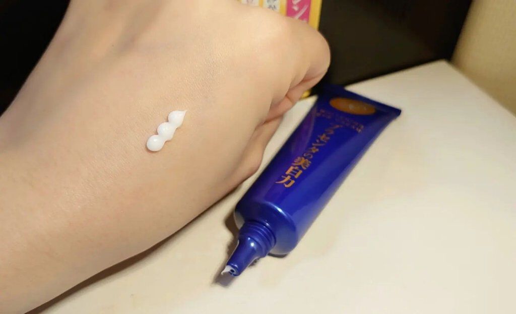 プラセホワイター 薬用美白アイクリーム/明色/アイケア・アイクリームを使ったクチコミ（3枚目）