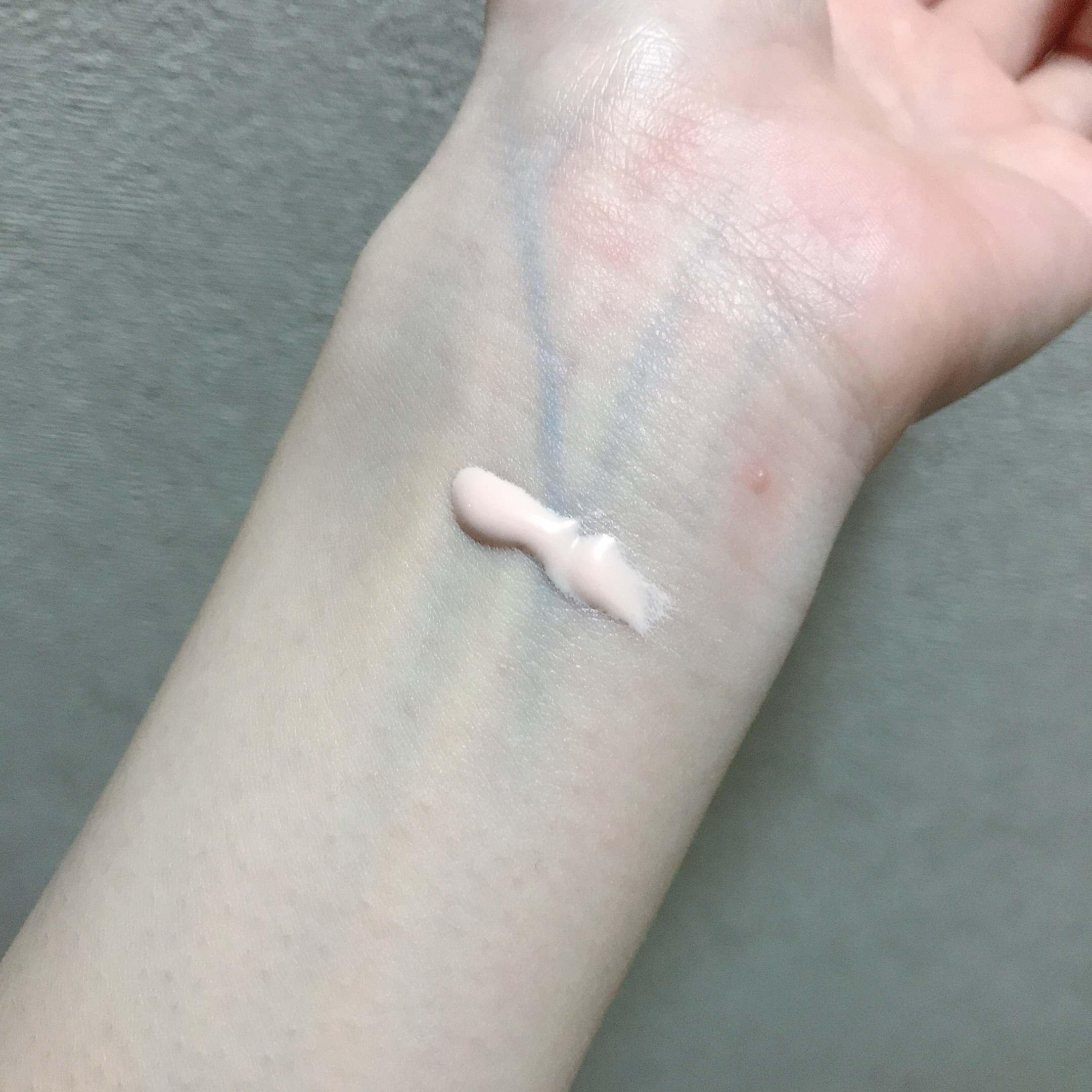 ウォータフルトーンアップサンクリーム/ダルバ/日焼け止めクリームを使ったクチコミ（3枚目）