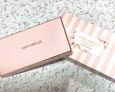 VAVI MELLO 
VALENTINE BOX 3 Rose Moment⋆｡˚✩

購入しようかずーっと迷ってて、、、
ついに！購入しちゃいました😍🙌

バビメロのアイシャドウパレットです◡̈⃝︎