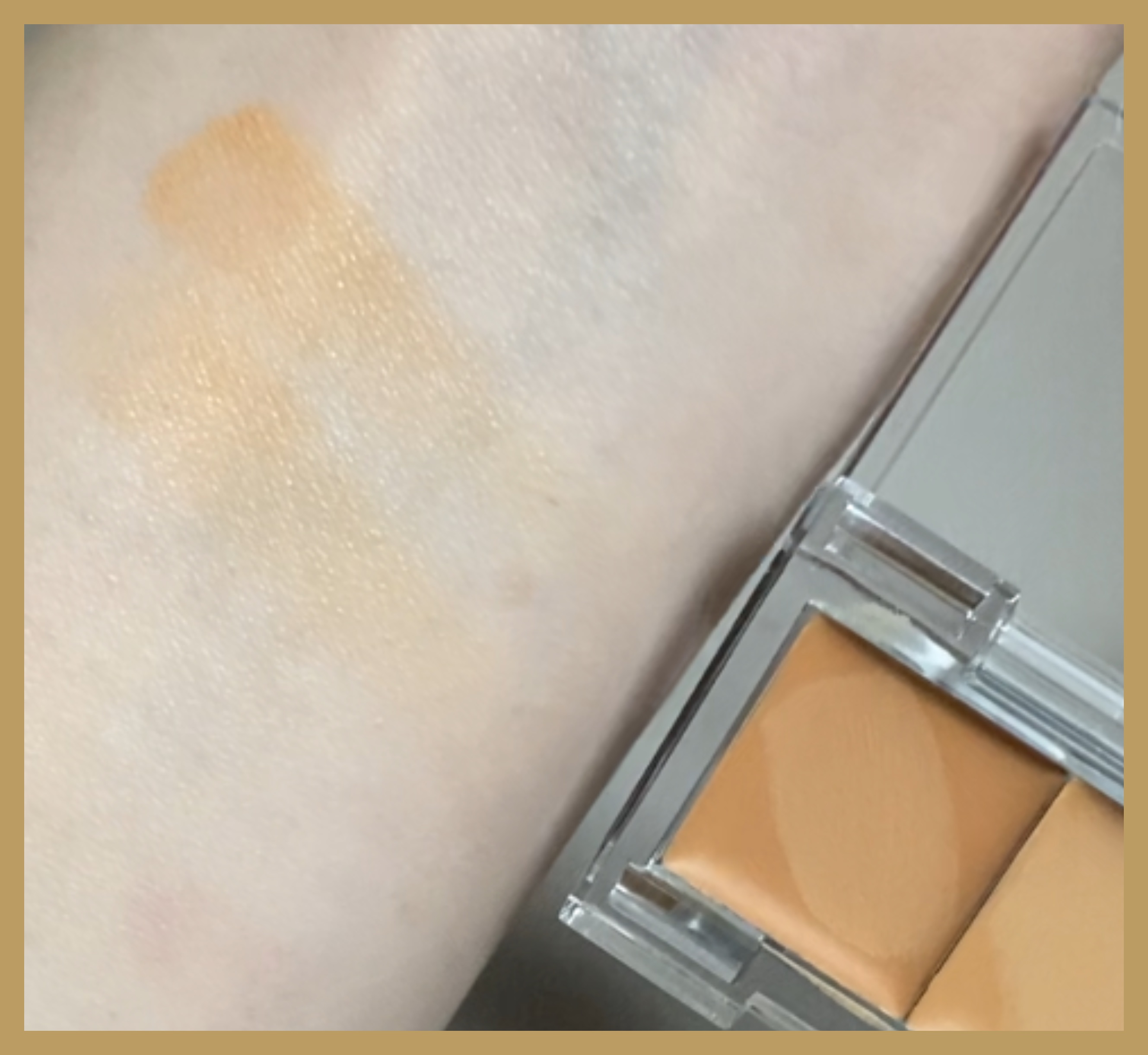 AC MAKEUP AC デュアルコンシーラーのクチコミ「AC MAKEUP
AC デュアルコンシーラー 02ライトベージュ

整った陶器肌を叶える2色.....」（2枚目）