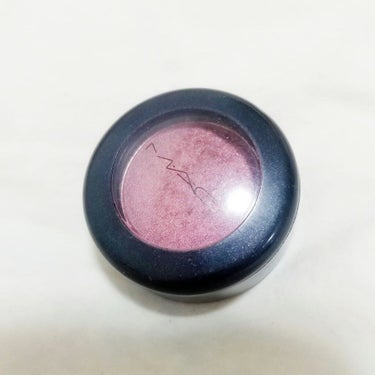 
◎M·A·C
　→SMALL EYE SHADOW (¥2,500)
　　CRANBERRY

--------------->

とにかく綺麗なカラーで、さすがMAC！という素敵なアイテムです！

