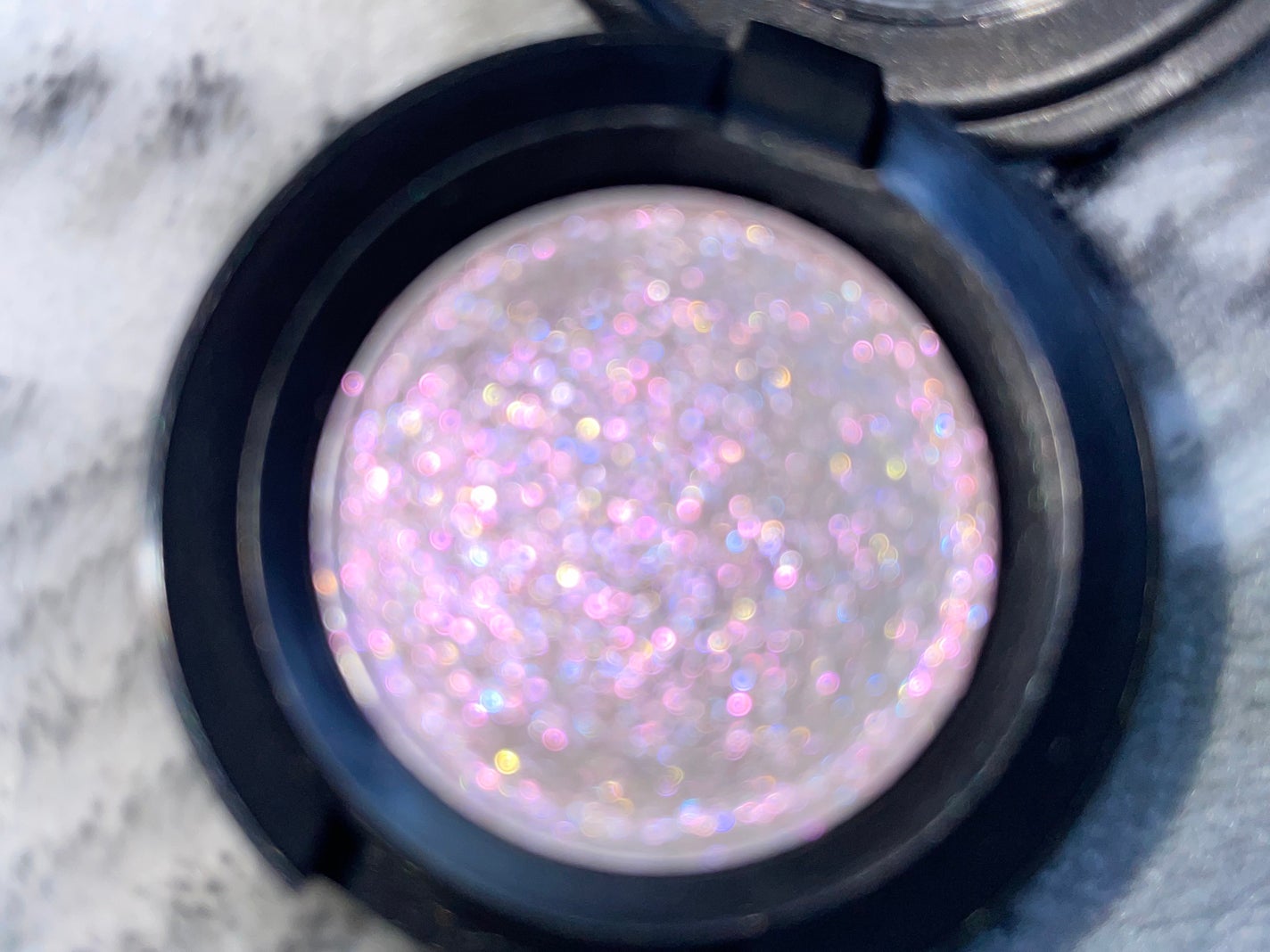 ダズルシャドウ/M・A・C/単色アイシャドウを使ったクチコミ(2枚目)