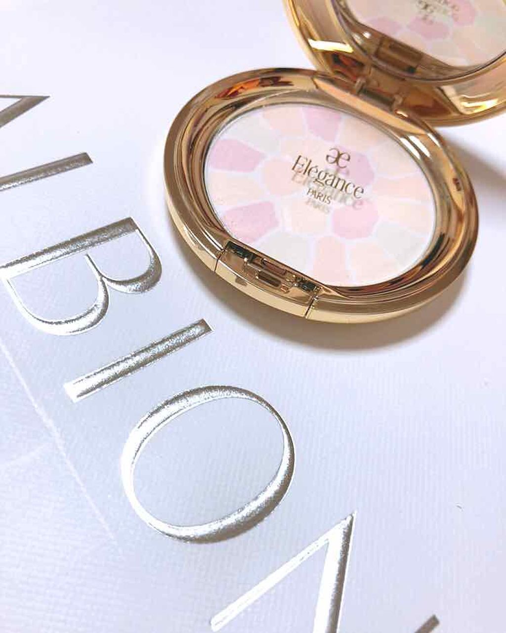 ラ プードル オートニュアンス/Elégance/プレストパウダーを使ったクチコミ（1枚目）