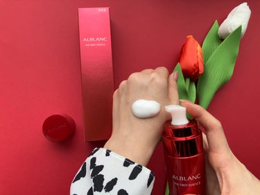 ALBLANC 薬用ファーストエッセンスのクチコミ「
3/11発売🌷
炭酸泡美容液が進化した、ザ ファーストエッセン【ALBLANC】

アルブラ.....」（3枚目）