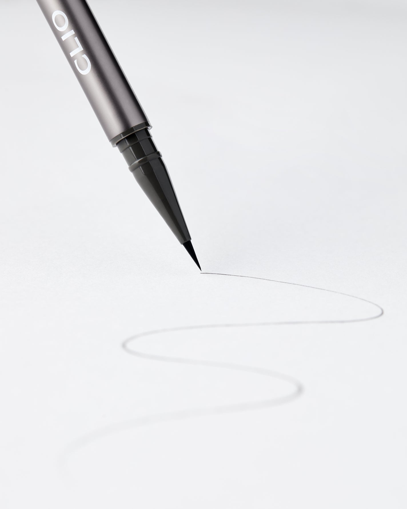 スーパープルーフ ブラッシュ ライナー キルアッシュ/CLIO/アイライナーを使ったクチコミ(3枚目)