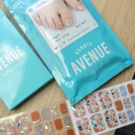 BEAUTY AVENUE リアルジェルネイルシール フット専用のクチコミ「いまハマっているネイルシール!
ビューティーアベニューのネイルシールは、UVライトなしでも硬.....」(2枚目)