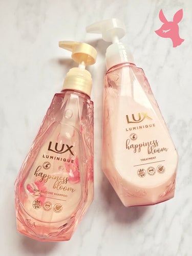 LIPSさんよりプレゼントで頂きました🎁
ありがとうございます☺️💕

【使った商品】LUXルミニーク ハピネスブルーム シャンプー／トリートメント

【香り】
トップノート：ラズベリー、アップル、ペア