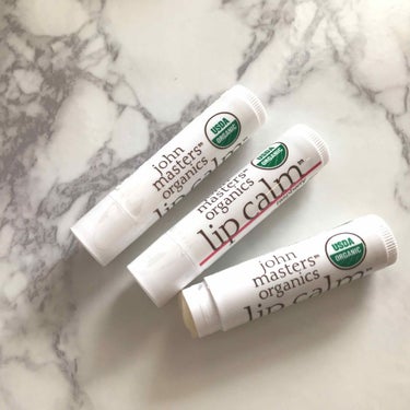 john masters organics lip calm (raspberry)

もう確実に10年以上愛用しているジョンマスターのリップ！！
わたしのおたらこさんはかなりの敏感肌ですぐに皮がむけて