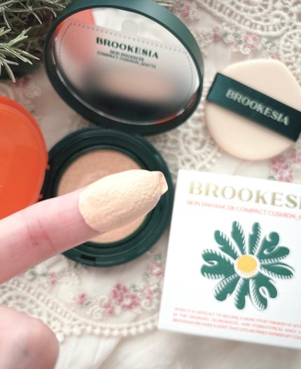 スキンエンハンサー コンパクト クッション (マット) #1 ペールピーチ/BROOKESIA/クッションファンデーションの画像