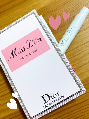 Dior
ミス ディオール ローズ&ローズ

オンラインでお買い物した際にいただける試供品です🌹
1mlの小さなサイズ✨

甘いバラの香りで、少しの量で結構香りがあるのでつけすぎに気をつけています😅
個