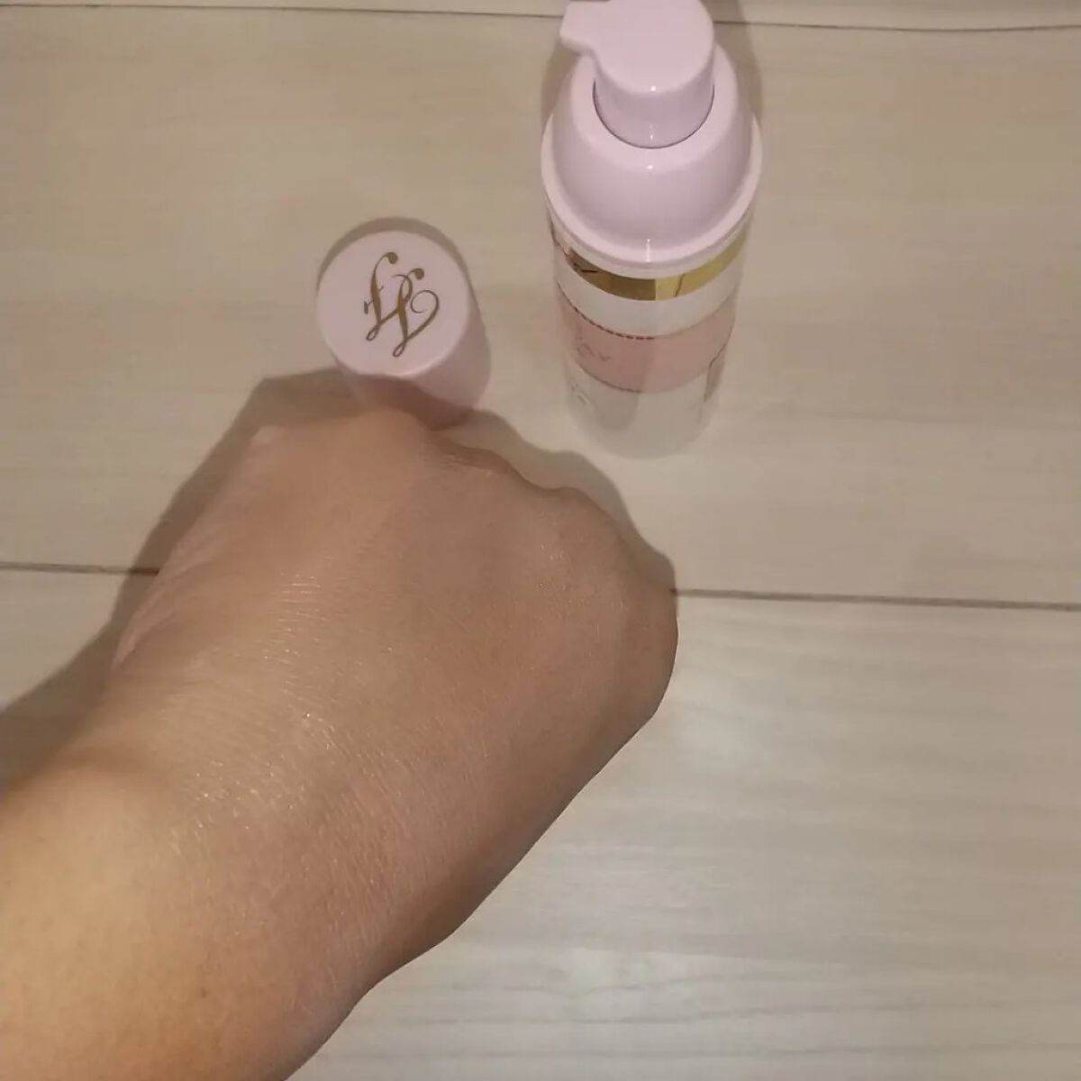 ボーン ディス ウェイ グロウ モイスチュアライジング メイクアップ プライマー/Too Faced/化粧下地を使ったクチコミ（3枚目）