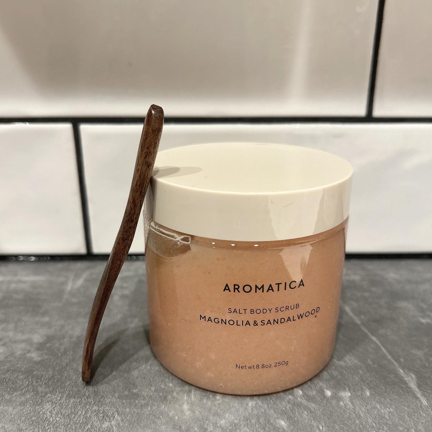 ソルトボディスクラブマグノリア&サンダルウッド/AROMATICA/ボディスクラブを使ったクチコミ(1枚目)