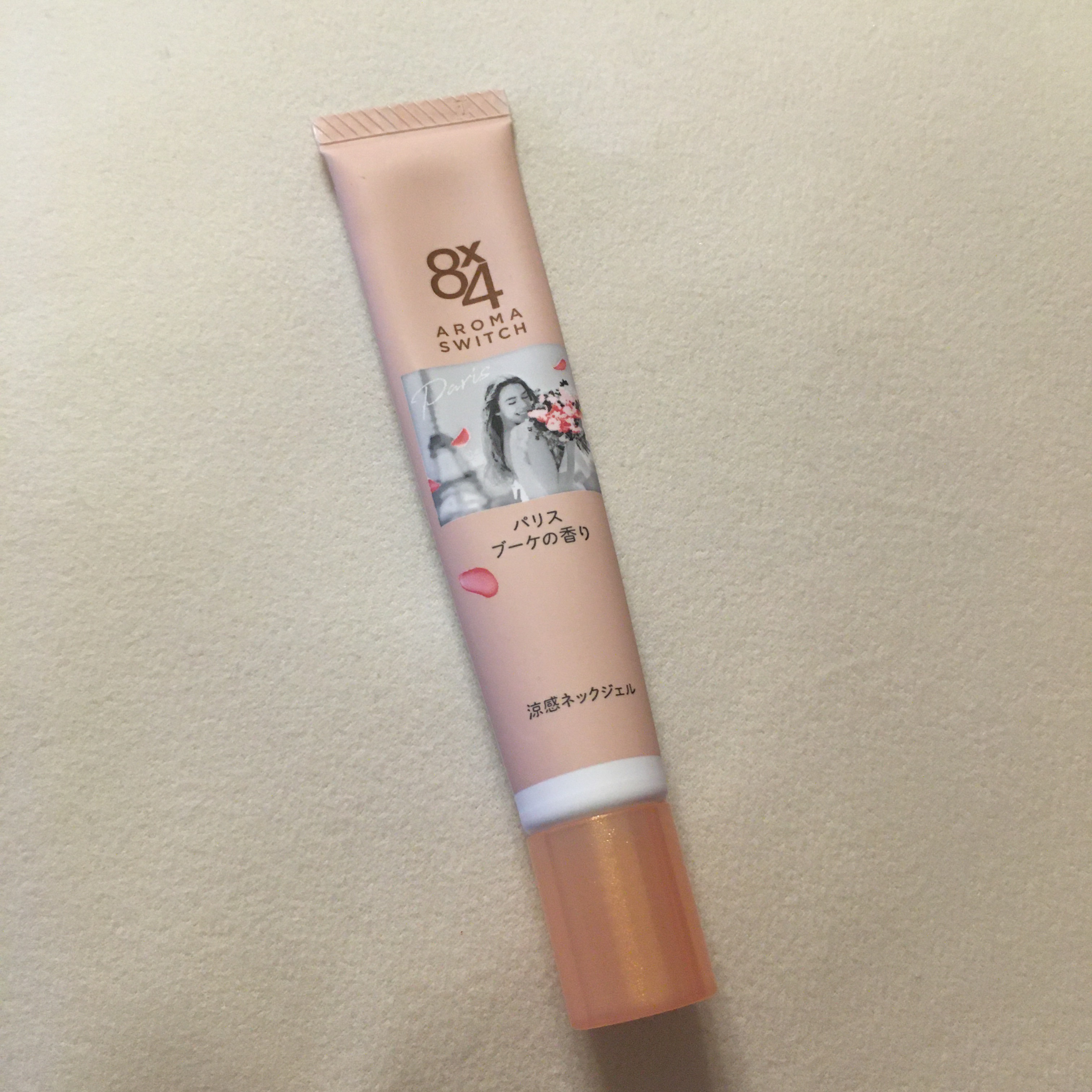 8x4 アロマスイッチ 涼感ネックジェル パリスブーケの香り/８ｘ４/デオドラント・制汗剤を使ったクチコミ（1枚目）
