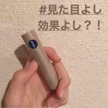 【見た目も中身も良い保湿リップ】

こんにちわ！今回は私がずっと気になっていたニベアディープモイスチャーリップを紹介します！
このリップはバニラ&マカダミアの香りなんですけど、つける前に匂いを嗅いでみる