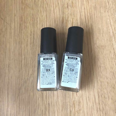 NAILHOLICを使ってネイルをしました〜

初心者なので参考になるかはわかりませんが良かったら見てってください！




グレーの不透明のカラーはムラが気になるかもしれません💦

((私が塗るのが下手なだけかも知れませんが、🅰️型というのもあり、気になってしまいました。

シルバーはとても塗りやすくラメも綺麗です

乾くのは少し遅いかもしれませんが、塗ってから2時間以上経てば安心です。

爪などで押してしまうと凹んでしまうかもしれないので注意⚠︎です

ネイルホリックは安くて色も豊富なので使い方さえ注意すればとても良い商品だと思いますの画像 その1