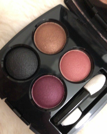 レ キャトル オンブル 304 ミステール エ アンタンシテ/CHANEL/アイシャドウパレットを使ったクチコミ(1枚目)