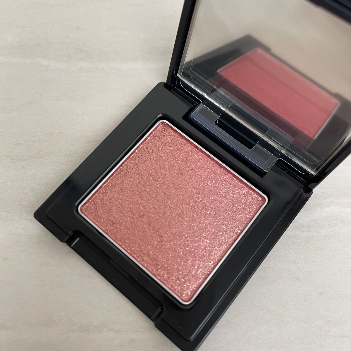 ラズル アイカラー/エレガンス ラズル /単色アイシャドウを使ったクチコミ（1枚目）