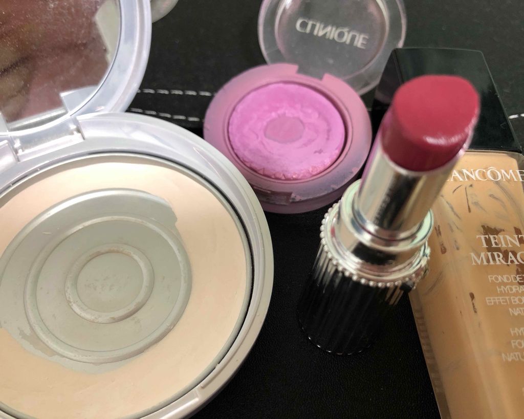 うい on LIPS 「こちらが、私が毎日のお仕事メイクに使用しているコスメたちです💄..」(2枚目)