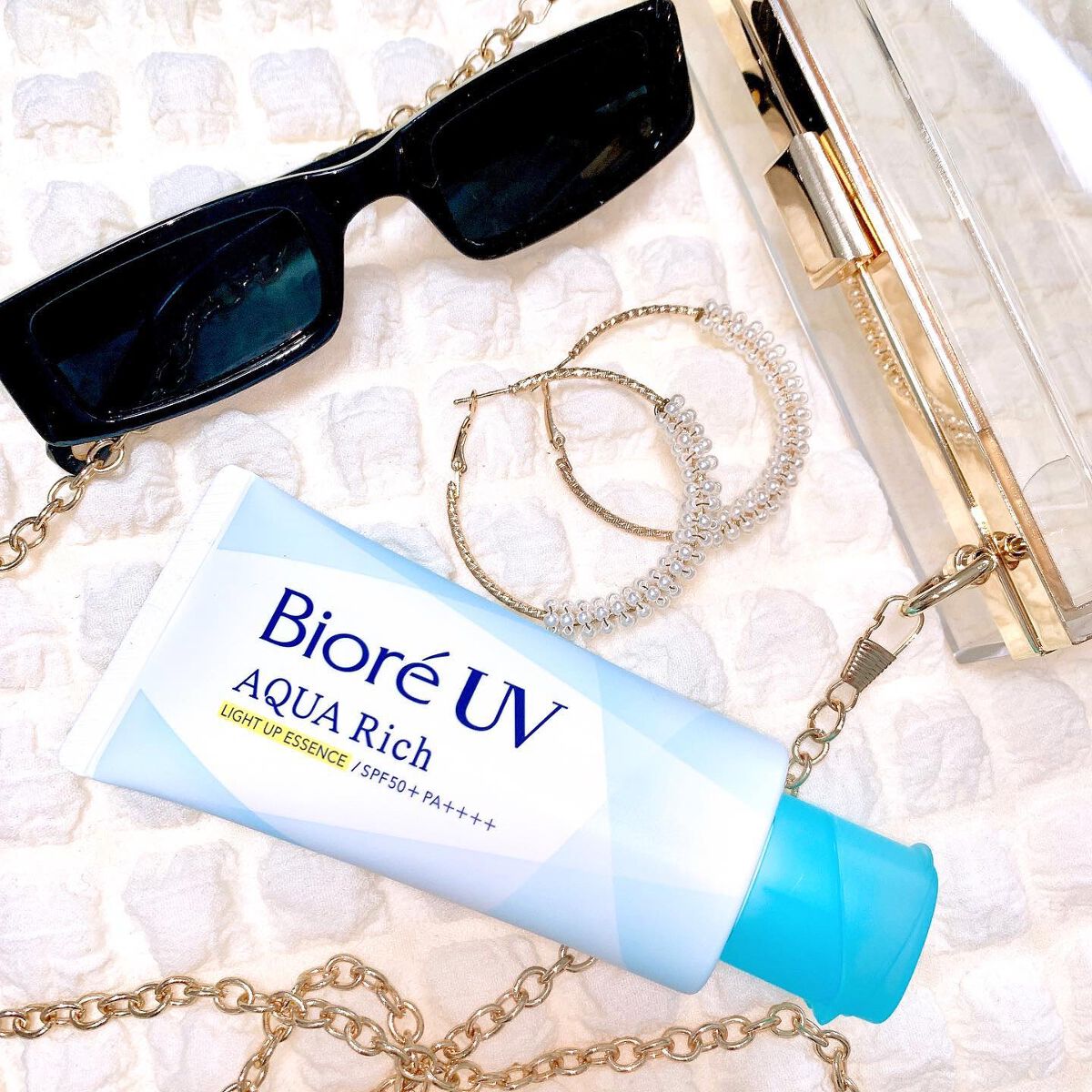 🌞🏖

💙Biore ビオレ💙
☑︎UV アクアリッチ ライトアップエッセンス
SPF50+/PA++++

くすみ飛ばして、ふんわり透明感💎✨

光拡散UVだから化粧下地やデコルテに使えば光をコントロールして自然なハイライト効果