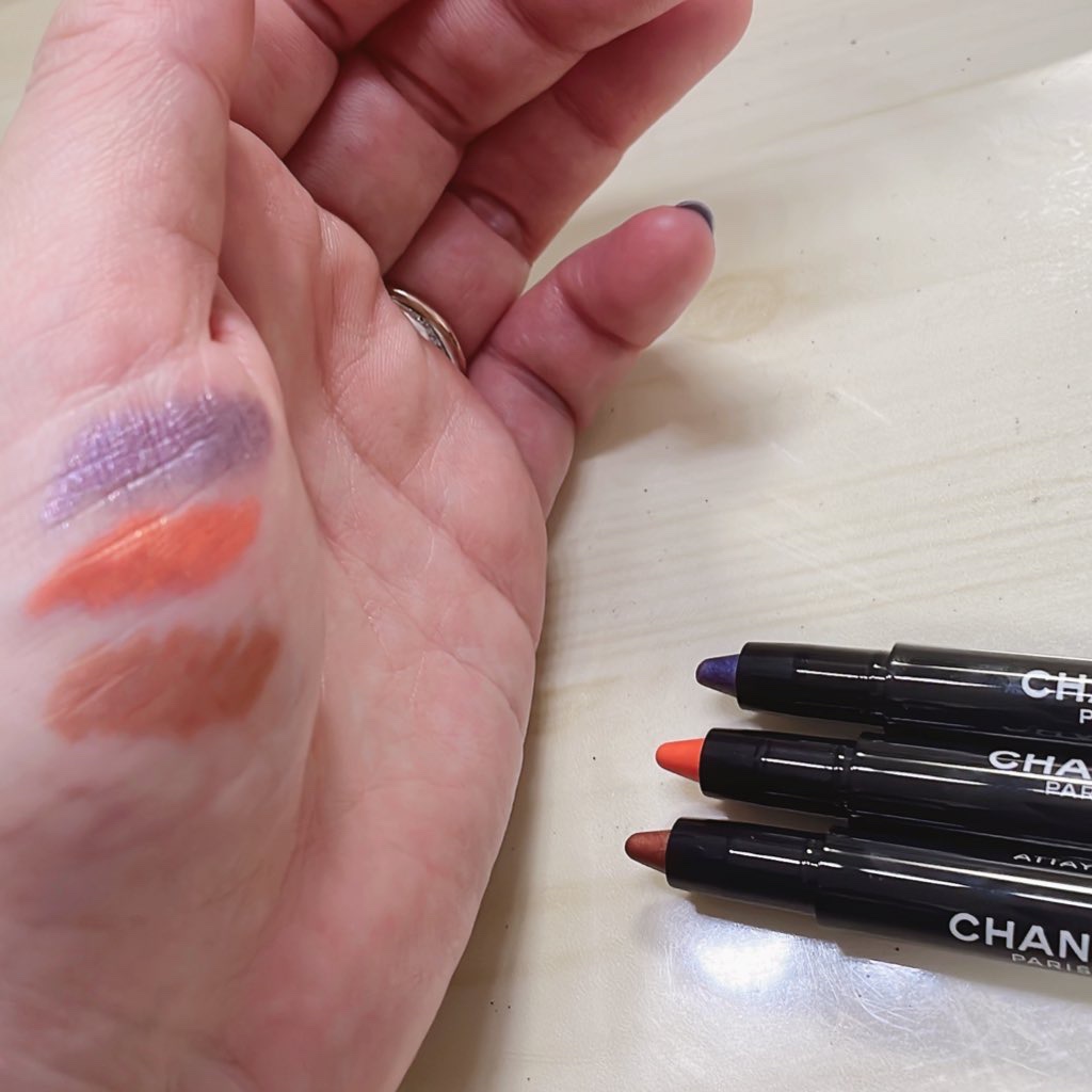 スティロ オンブル エ コントゥール 46 ネオン ダリア/CHANEL/スティックアイシャドウを使ったクチコミ（3枚目）